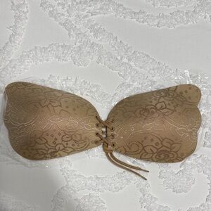 Lace-Up Strapless Adhesive Bra - Tan